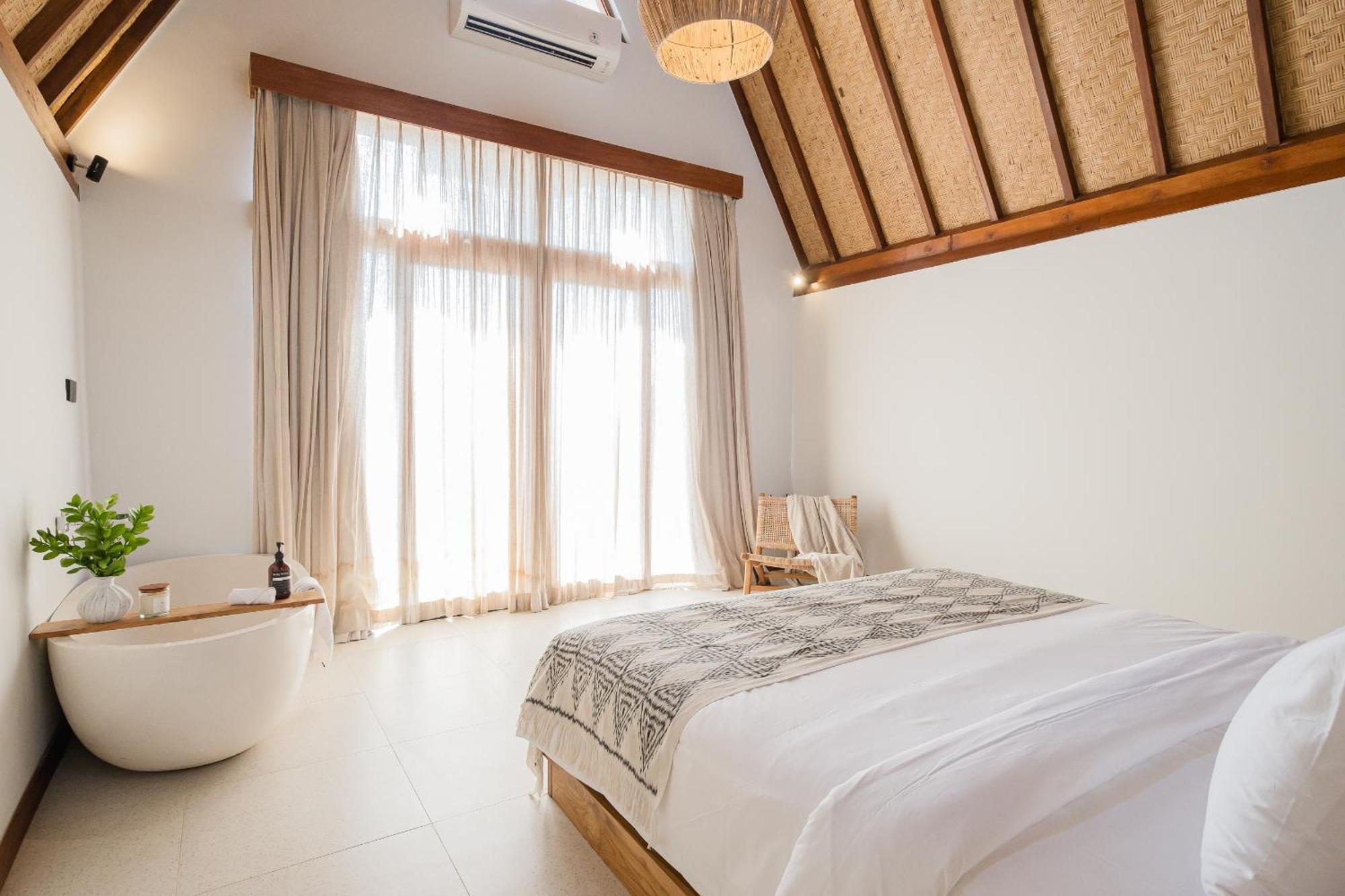 Villa Treetop 1 - Spacious 3-bdr W Master Loft & Ocean Views
