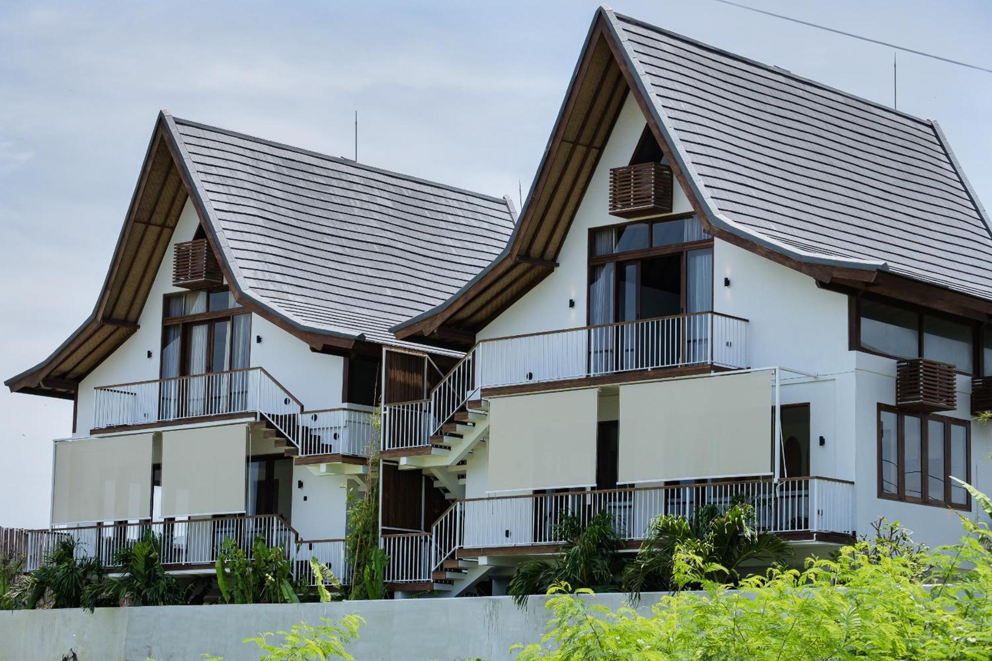 Treetop 1 - Spacious 3-bdr W Master Loft & Ocean Views Pecatu