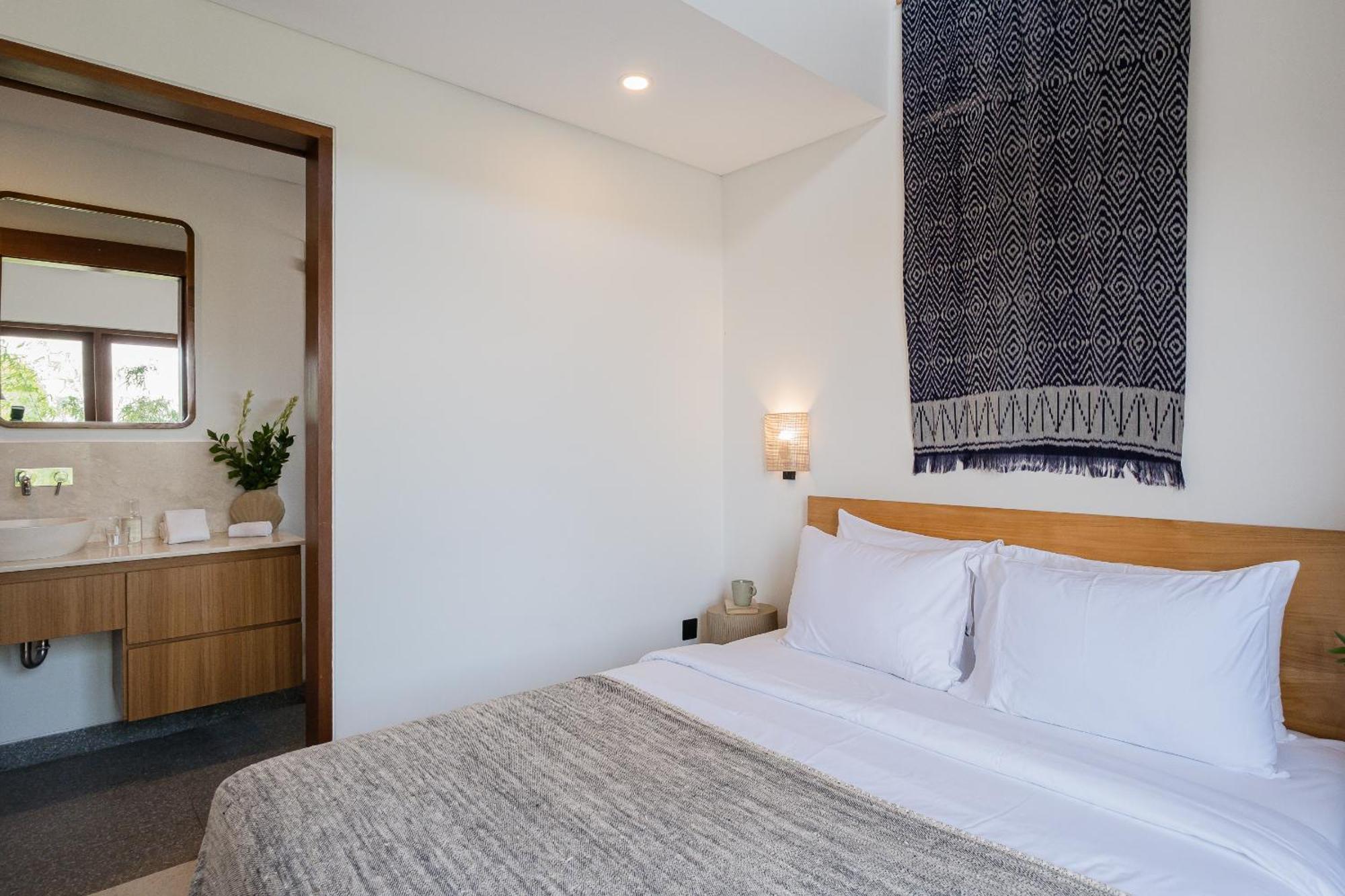 Treetop 1 - Spacious 3-bdr W Master Loft & Ocean Views Pecatu