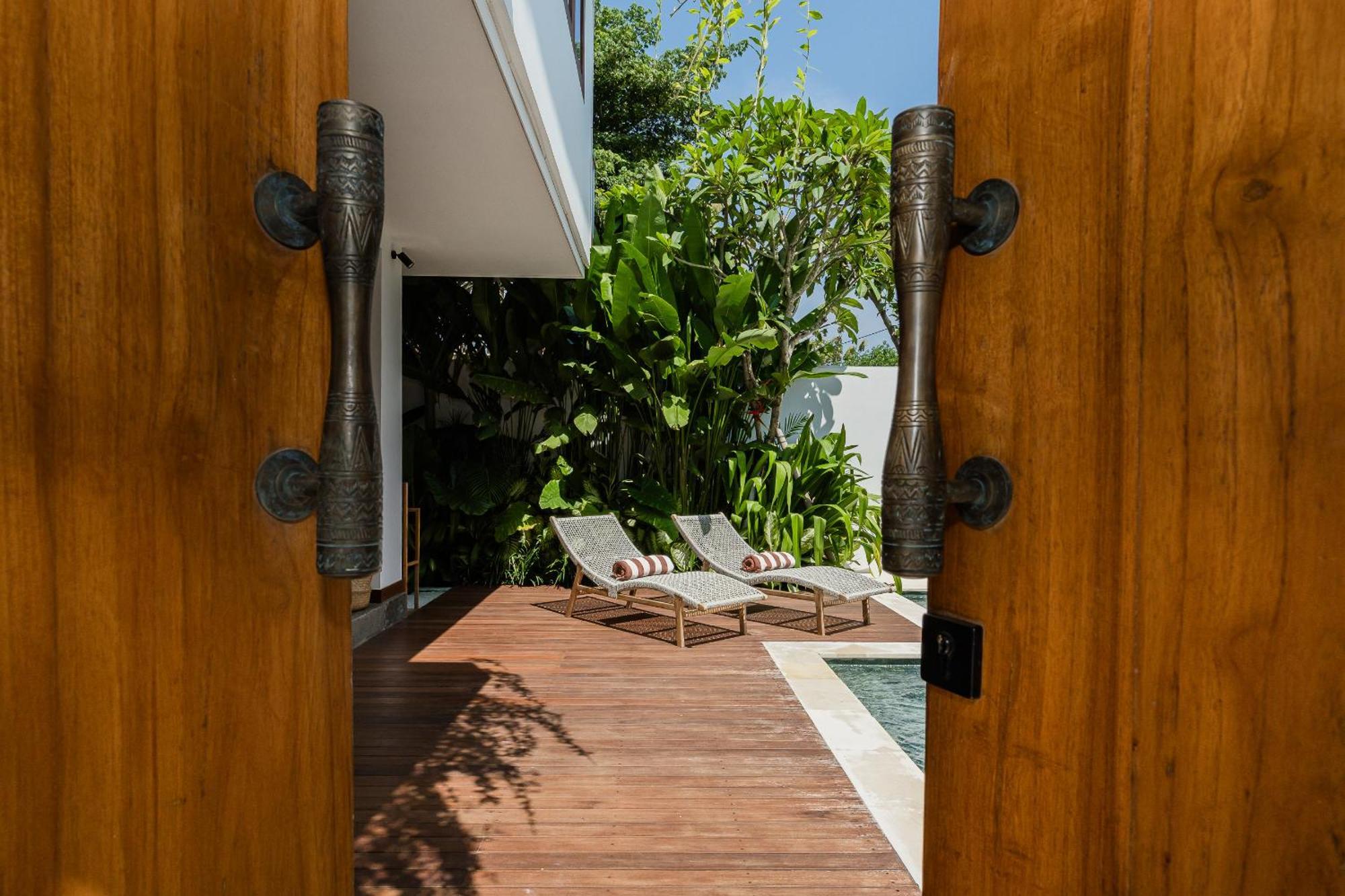 Treetop 1 - Spacious 3-bdr W Master Loft & Ocean Views Pecatu